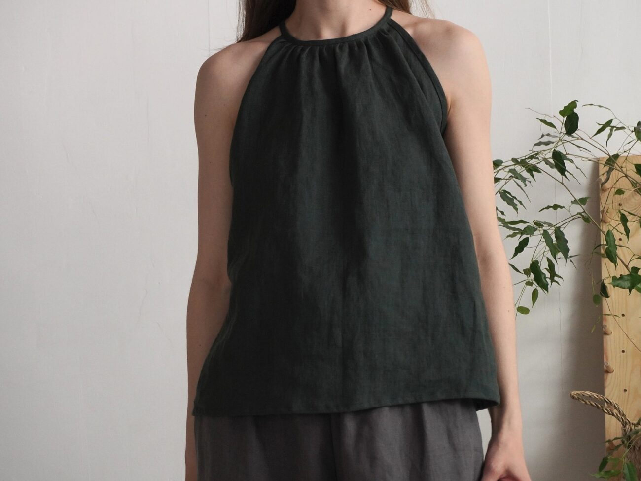 Linen Summer Top with Tie Closure by Malusta