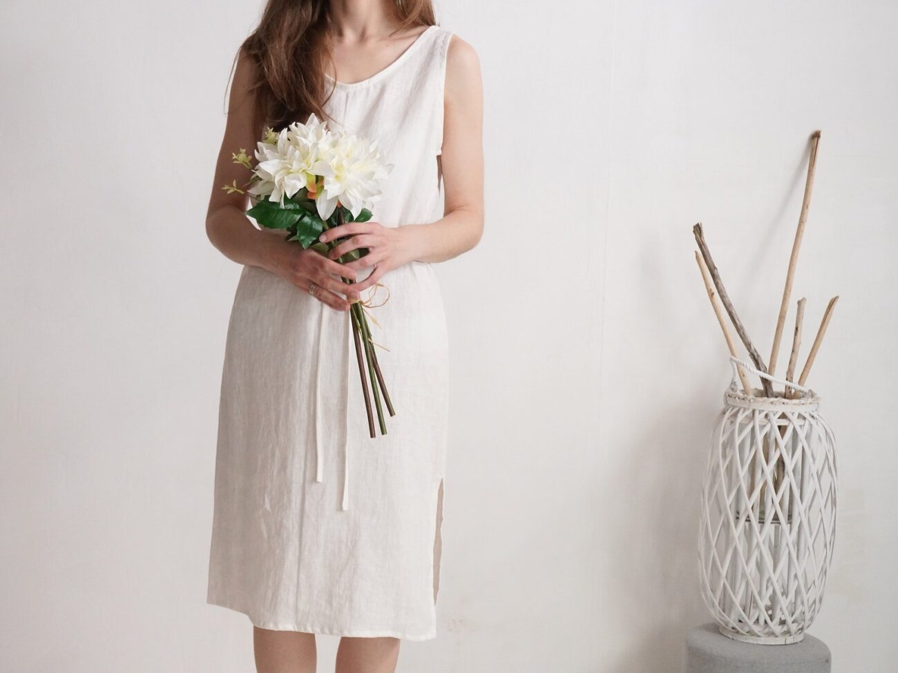 Malusta Elegant Linen Wedding Dress with Slits for Bridesmaids