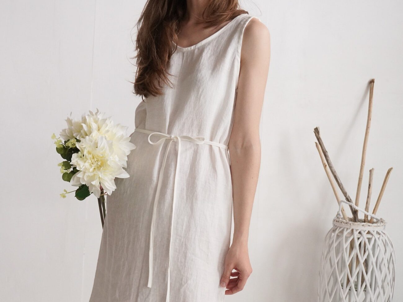 Malusta Elegant Linen Wedding Dress with Slits for Bridesmaids